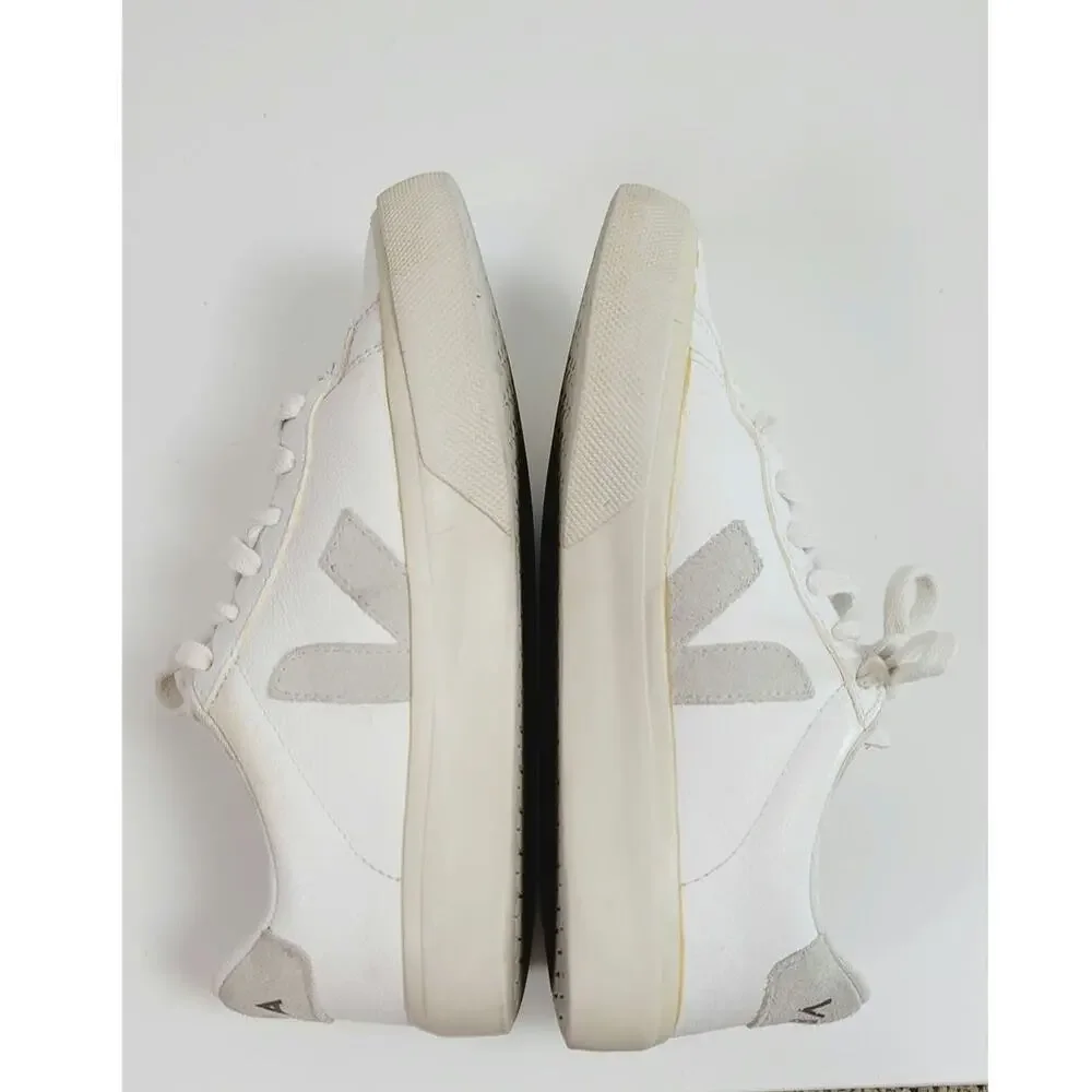 VEJAS CAMPO LEATHER SNEAKERS IN WHITE/GRAY, SZ 5